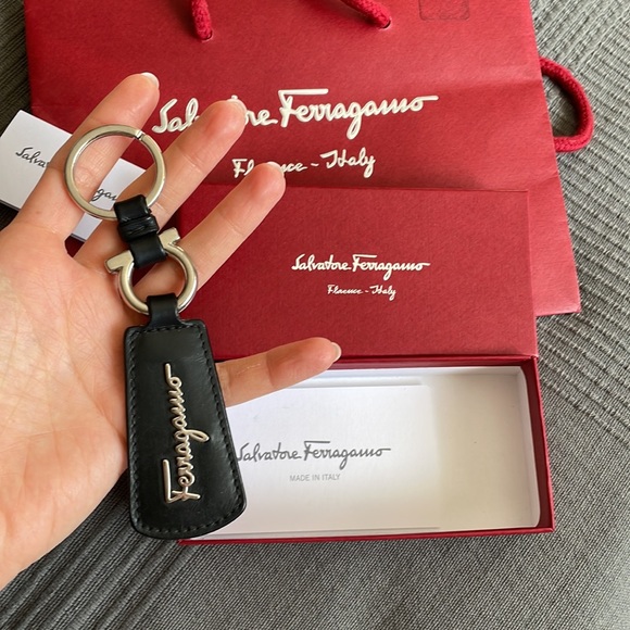 Salvatore Ferragamo 💯 authentic like New Keychain - like new stunning piece - Picture 2 of 3
